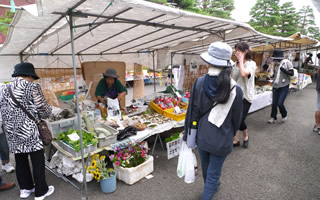 陣屋前朝市